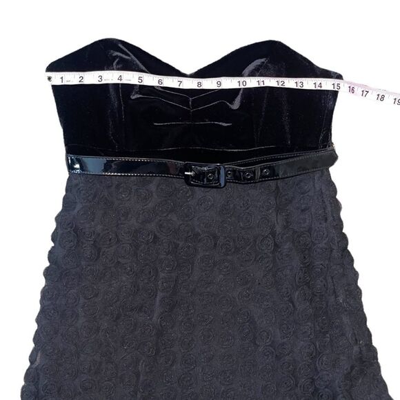 Betsey Johnson Vintage 90’s Velvet Rosette Strapless Sweetheart Mini Dress - Picture 9 of 14